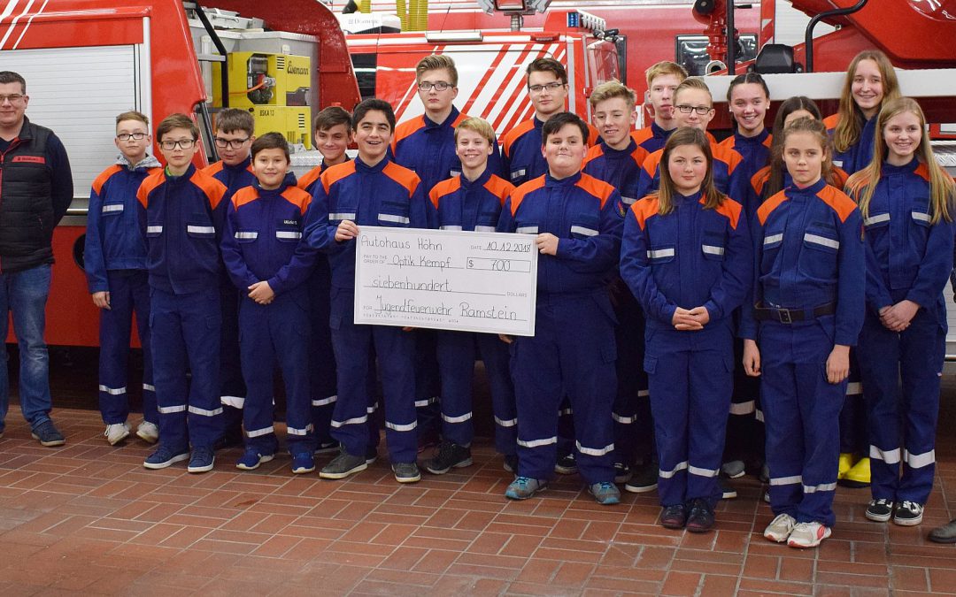 Motorrad- und Autohaus Höhn sowie Optik Kempf überreichen Spende an Jugendfeuerwehr