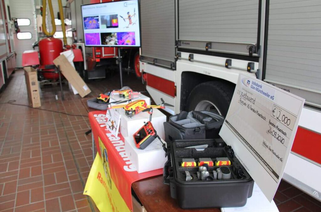 Drohnen übergabe bei der Feuerwehr