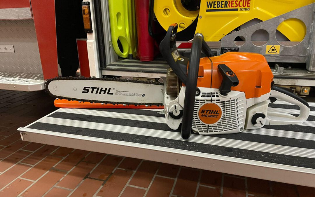 016 – 19.01.2025 – Baum droht auf Fahrbahn zu fallen  – L363